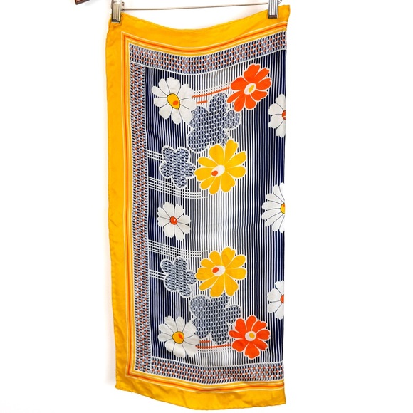 Vintage Daisy Silk Scarf - Picture 4 of 10